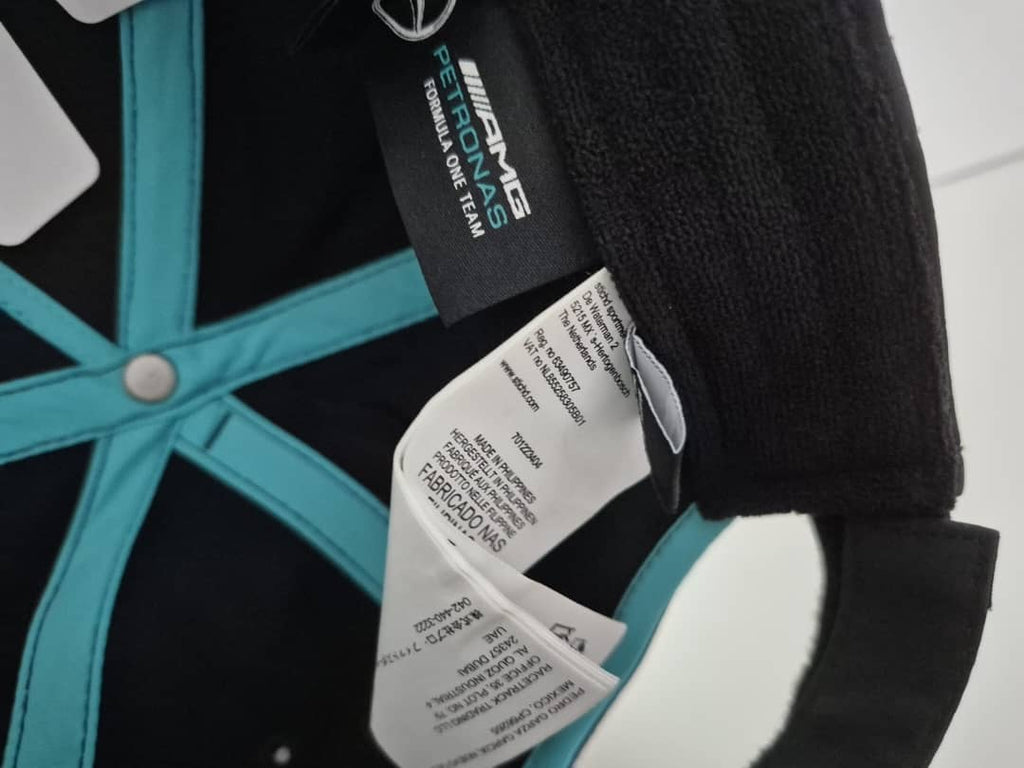 F1 Lewis Hamilton and George Russell signed cap, Mercedes F1, display