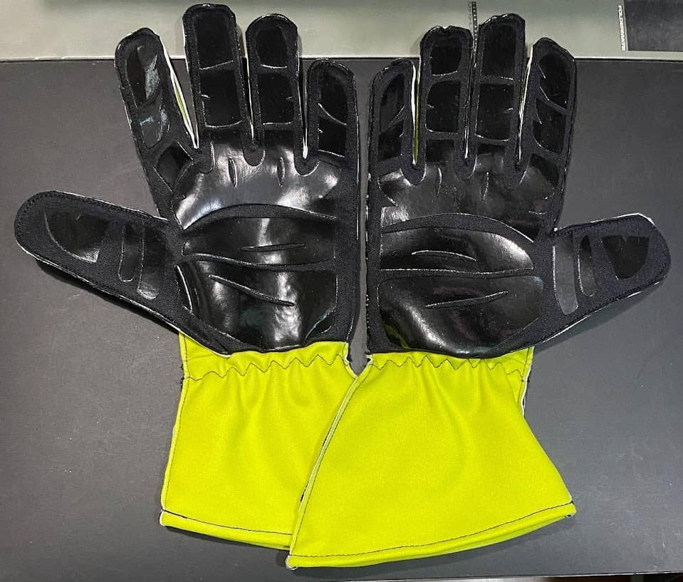 LEWIS HAMILTON SIGNED GLOVES